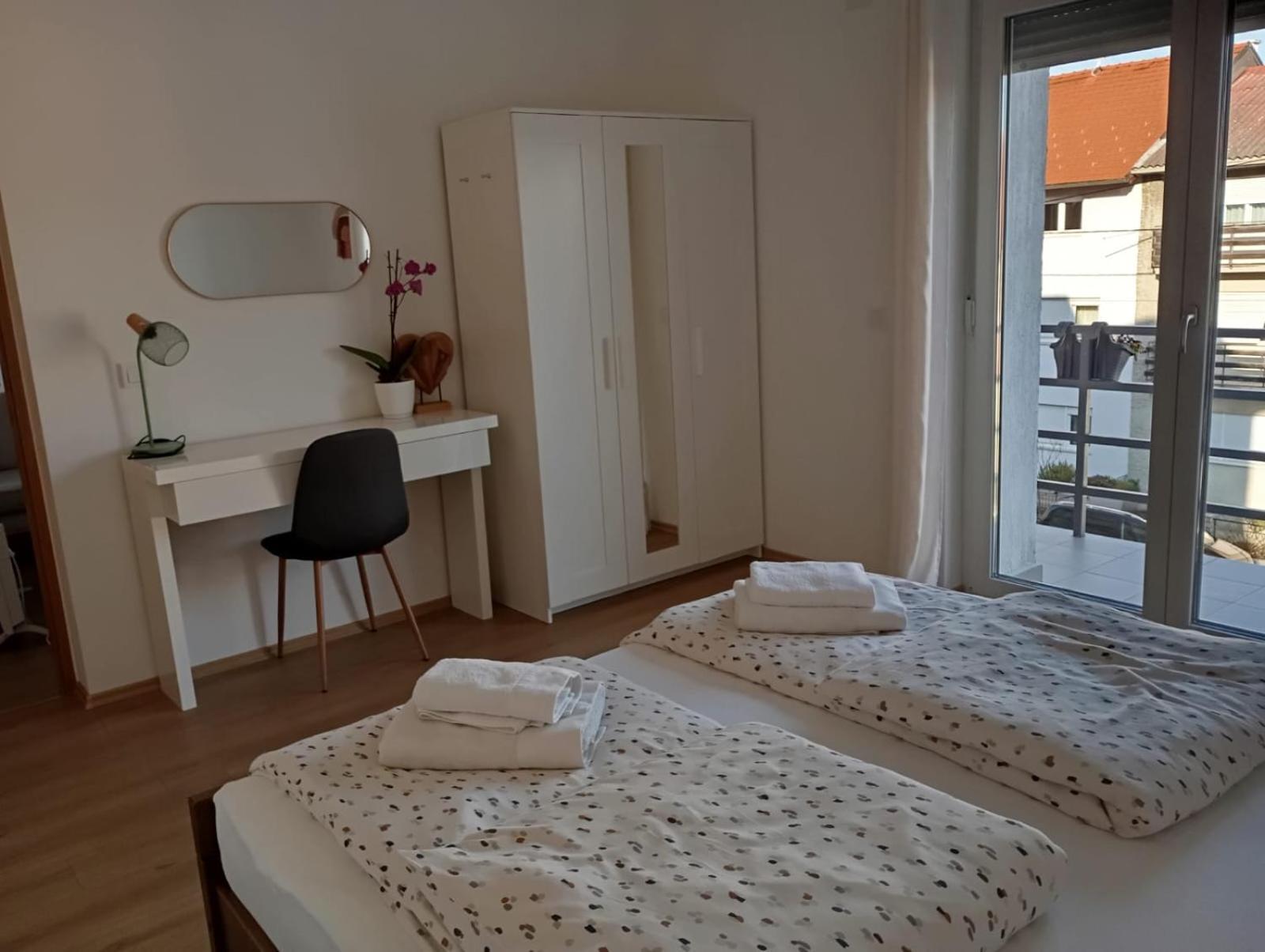 Apartman Zagreb , With Balcony And Free Parking Bagian luar foto