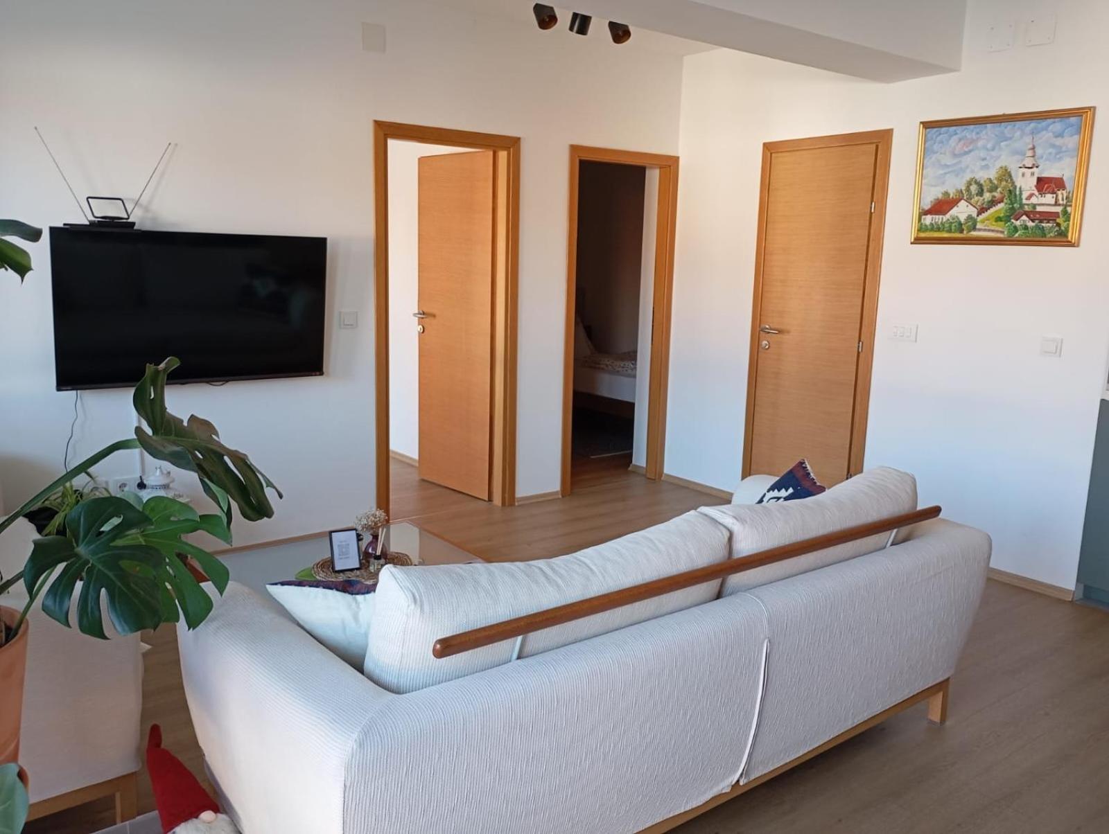 Apartman Zagreb , With Balcony And Free Parking Bagian luar foto