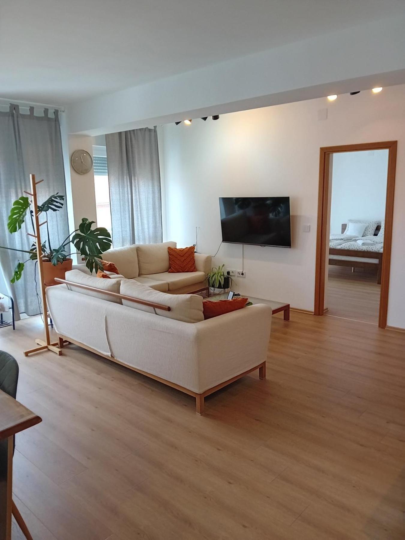 Apartman Zagreb , With Balcony And Free Parking Bagian luar foto